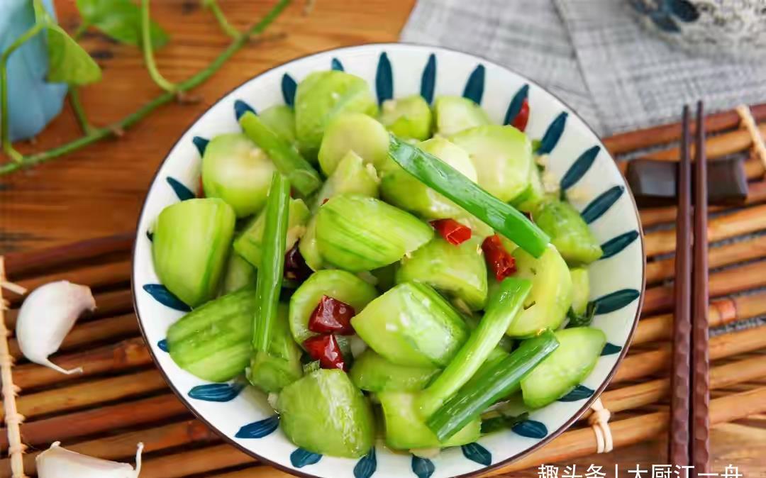 炒菜|三伏天养生,建议每天吃点清淡的,教你3种家庭炒菜,平稳度夏天