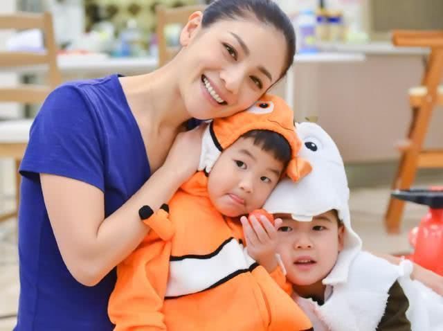 奶奶|父母一走，奶奶撒手，有多少家庭正在经历老人“假带娃”