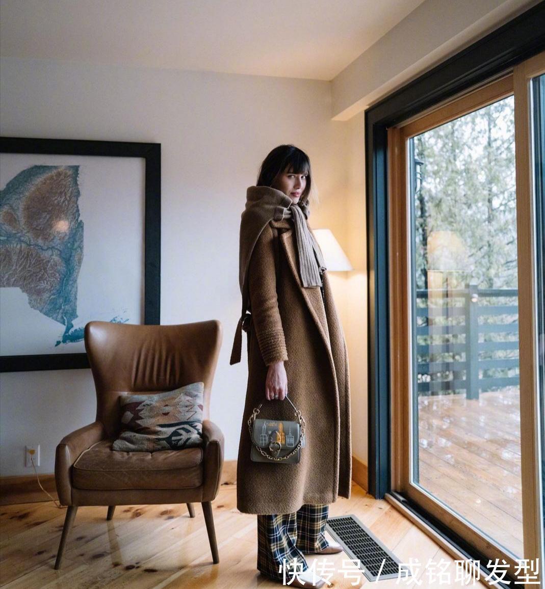 重点|大龄女性如何变优雅?大衣的选择是重点,选对款式减龄又高级