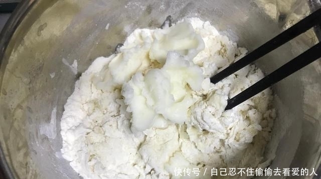 有面粉就能做,不发面,不醒面,层次分明,放3天还酥香掉渣
