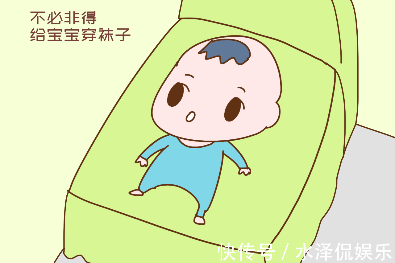 光脚|宝宝爱跟小袜子“较真”，到底是怎么回事事实让宝妈很心疼