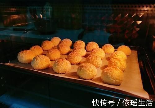 孩子爱吃的椰蓉球，趁周末多做些，不用打发，简单拌拌，香酥可口