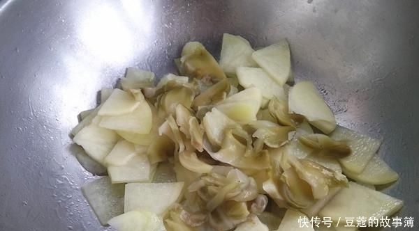 土豆和它一起吃是“天然泻药”，清肠排毒，皮肤白皙不长痘！