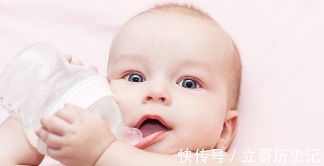 牙齿|宝宝应该多大戒奶瓶？了解“断奶杯”，开启孩子独立的新窗口