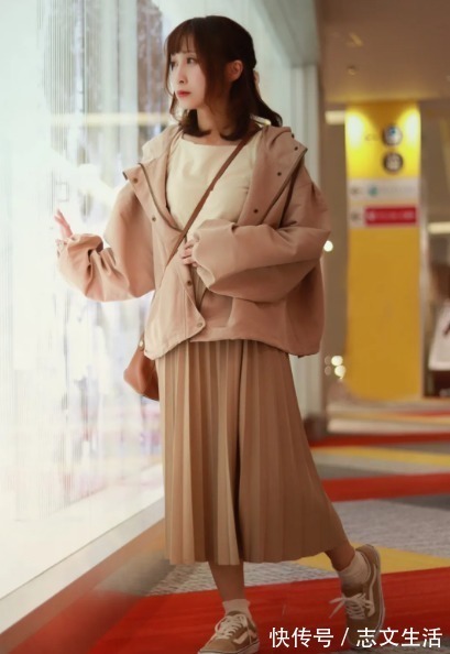 面对镜头|夫妇变闺蜜?一家三口玩cosplay,结果爸爸成了女装大佬