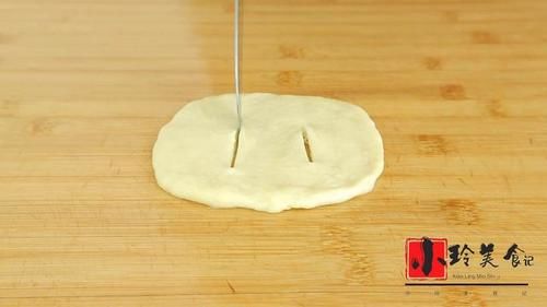 油饼这样做太好吃了，不加泡打粉，蓬松酥软越嚼越香，简单易学