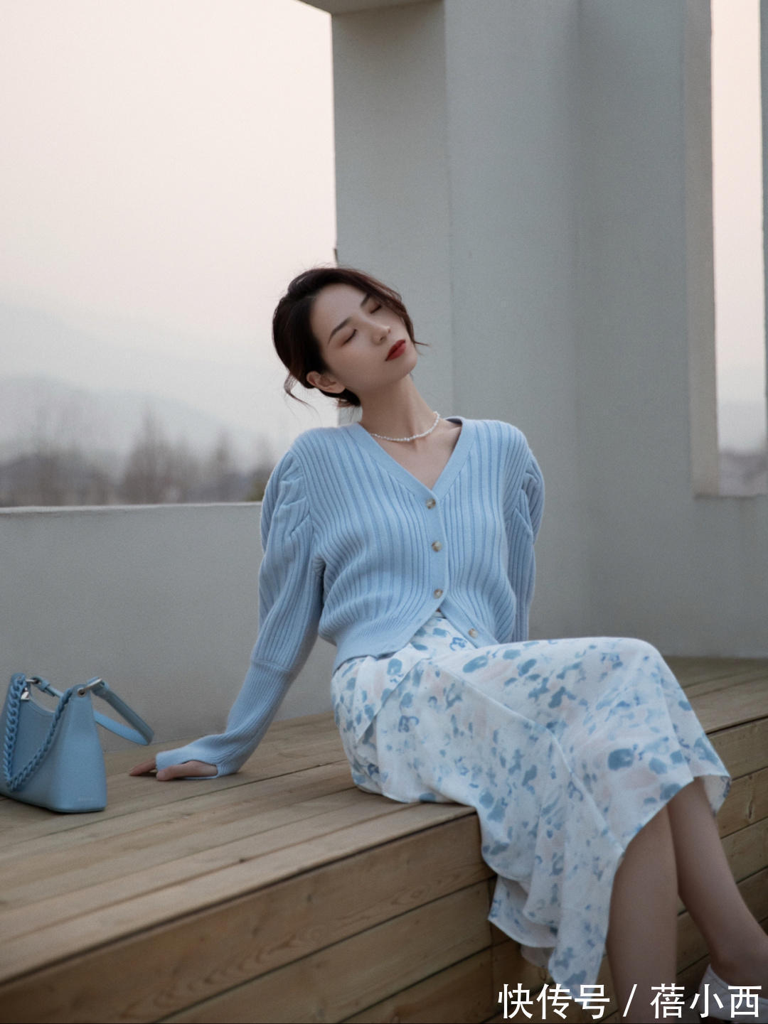 博主|针织衫穿出“奶奶辈”的感觉?来看这位博主的穿搭,全是实用干货