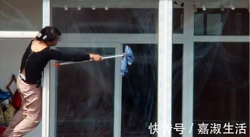 妙招|擦玻璃不用爬窗,有个小妙招,让玻璃干干净净