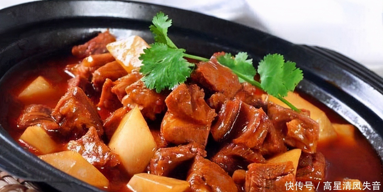 土豆炖牛腩家常做法:牛腩软烂,土豆软糯易消化,营养不流失!