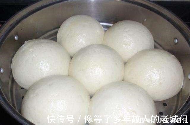 蒸馒头,只加酵母是错误的,掌握3个小技巧,馒头更香软更好吃