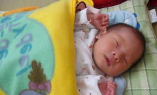 姿势|准不准孩子的睡姿暗示了不同的性格如果是第一种,恭喜你