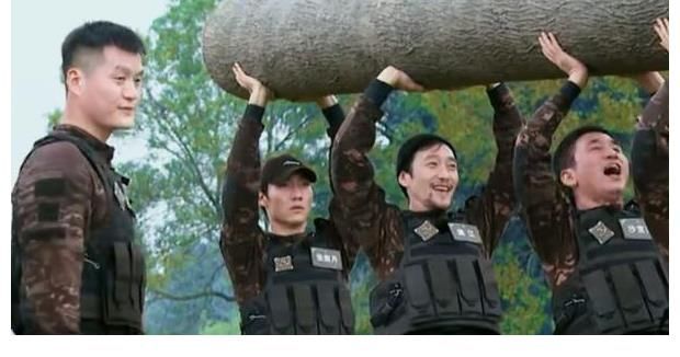 《追光吧2》延期播出，21位哥哥不唱跳反軍訓(xùn)？這波策劃真節(jié)約