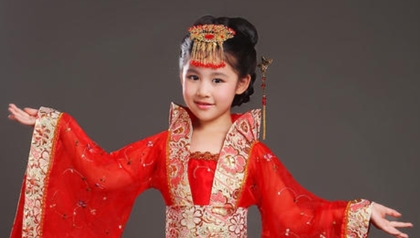 小女孩|朱元璋复兴殉葬制度,一个小女孩只说了9个字,就让母妃免于陪葬