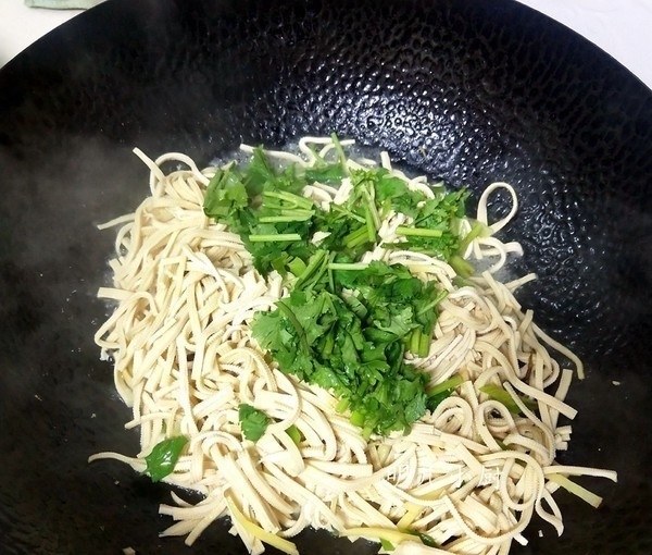 头发|它是“天然叶酸”,女人一周吃2次,皮肤好头发顺,年轻好几岁!