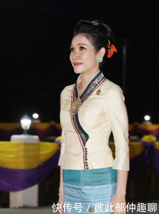 诗妮娜戴绿松石耳环完胜苏提达!脸部浮肿肚腩鼓鼓,整容脸好明显