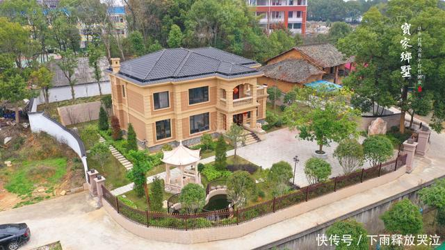 别墅|春天来了,看这组农村别墅航拍实景图,树木萦绕,超级治愈