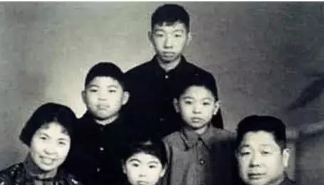 授予|被授予开国上将时,他才40岁,之后军中任职超过所有开国大将上将