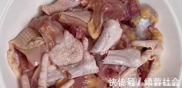 鲜嫩|平时多给家人做它吃，不油炸不煎炒，拌料一腌一蒸，鲜嫩软烂，香