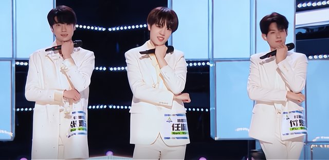 创造营2021开播,槽点与亮点齐飞,“世界的参差”中,你pick谁?