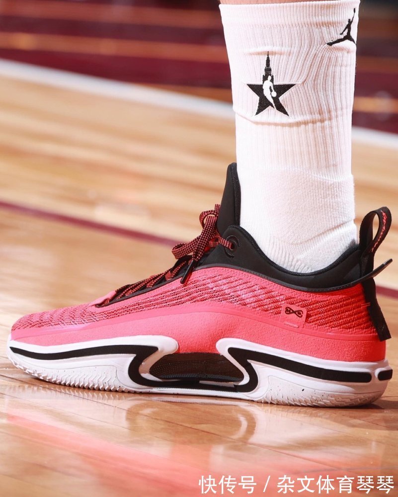 阿迪 东方力量闪耀全明星!老詹换了三双鞋,阿迪太惨,UA是最大赢家?