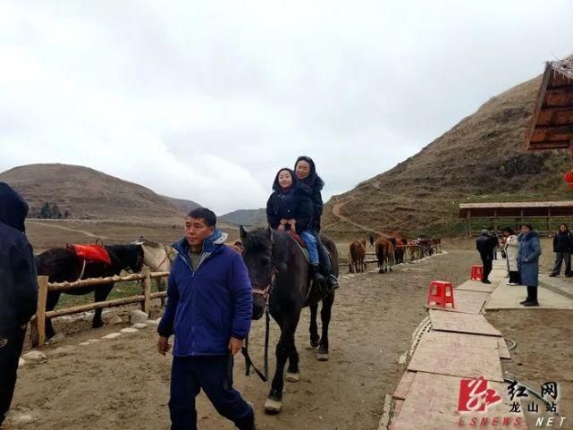 中年|八面山景区：春季旅游升温 游客接踵而至