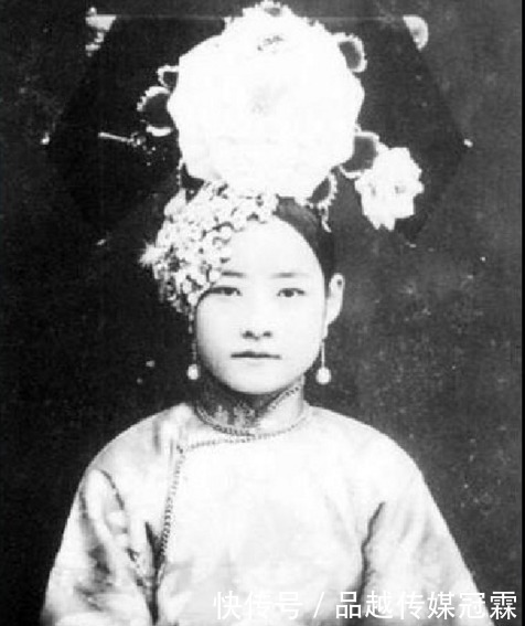 格格|实拍清朝的十二位格格，有日军间谍，有的就连慈禧都要让三分