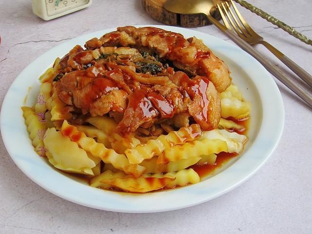 土豆扣肉|老两口，爱吃这菜维C是西红柿的4倍，被誉为人类“第2面包”抗饿