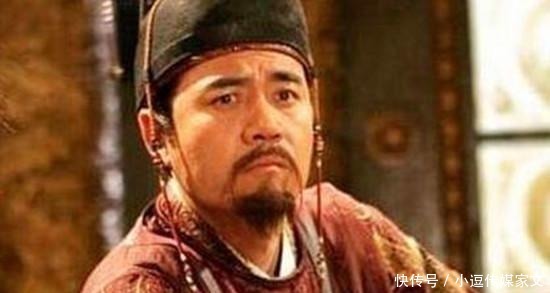 皇帝下棋被大臣撞见,大臣上去直接掀翻棋盘,皇帝不怒反大喜!