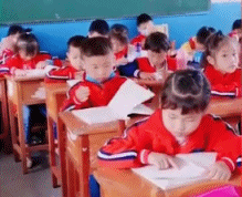 |搞笑GIF:看着都觉得好痛 赶紧喝口饮料压压惊