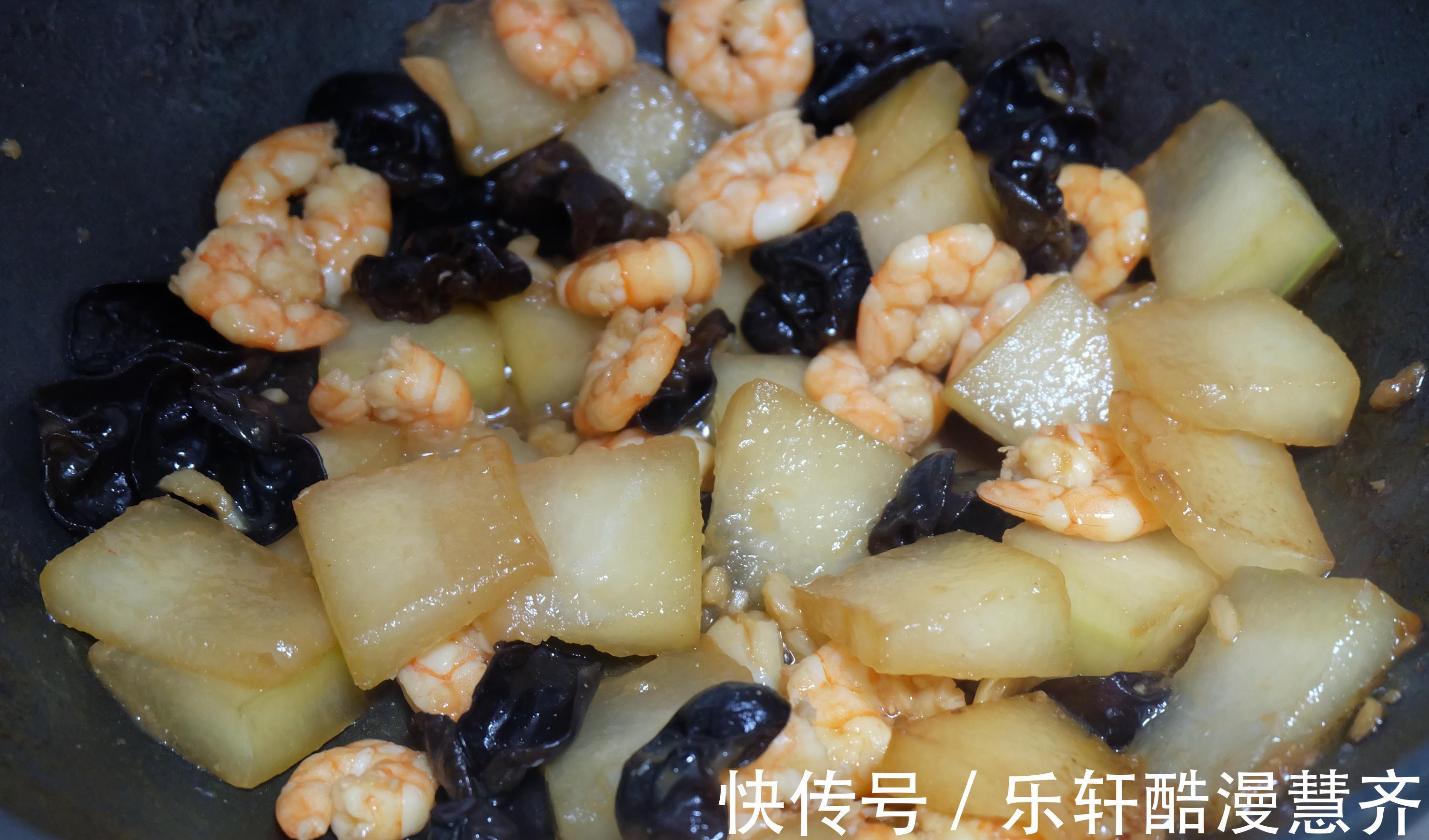 老少皆宜|夏天天热，试试这道家常菜，简单快手味道鲜美，清热祛湿营养健康