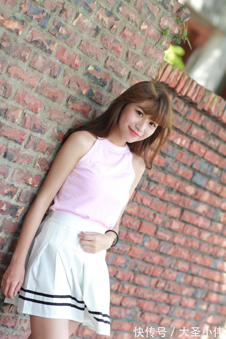 小个子|美女街拍:小性感的黑色穿搭,在秋日来说这样穿最清爽迷人,显瘦又气质