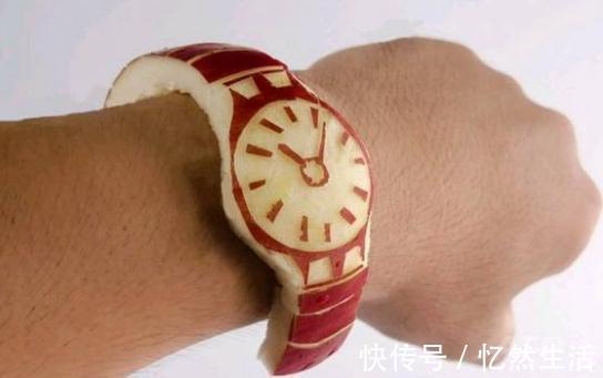 苹果|4岁儿子碰坏同学苹果手表,妈妈准备买单,但看到手表后差点笑翻