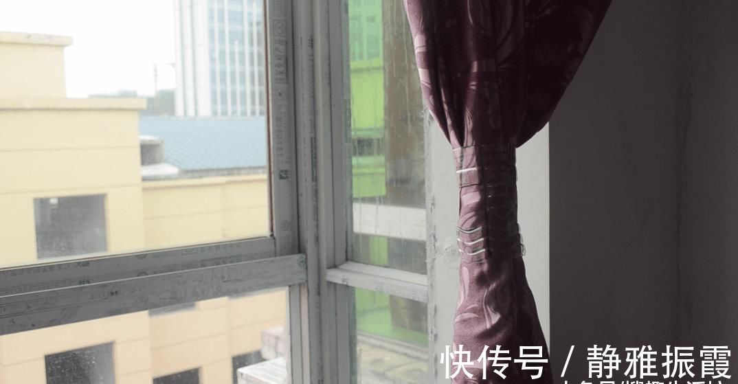 才知道窗帘旁放个塑料瓶的好处, 真是太实用了, 家家户户都用得到
