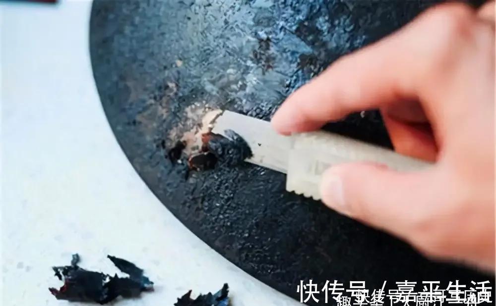 鸡蛋壳|炒锅锅底不管多黑，教你一招，立马焕然如新，连洗洁精都省了