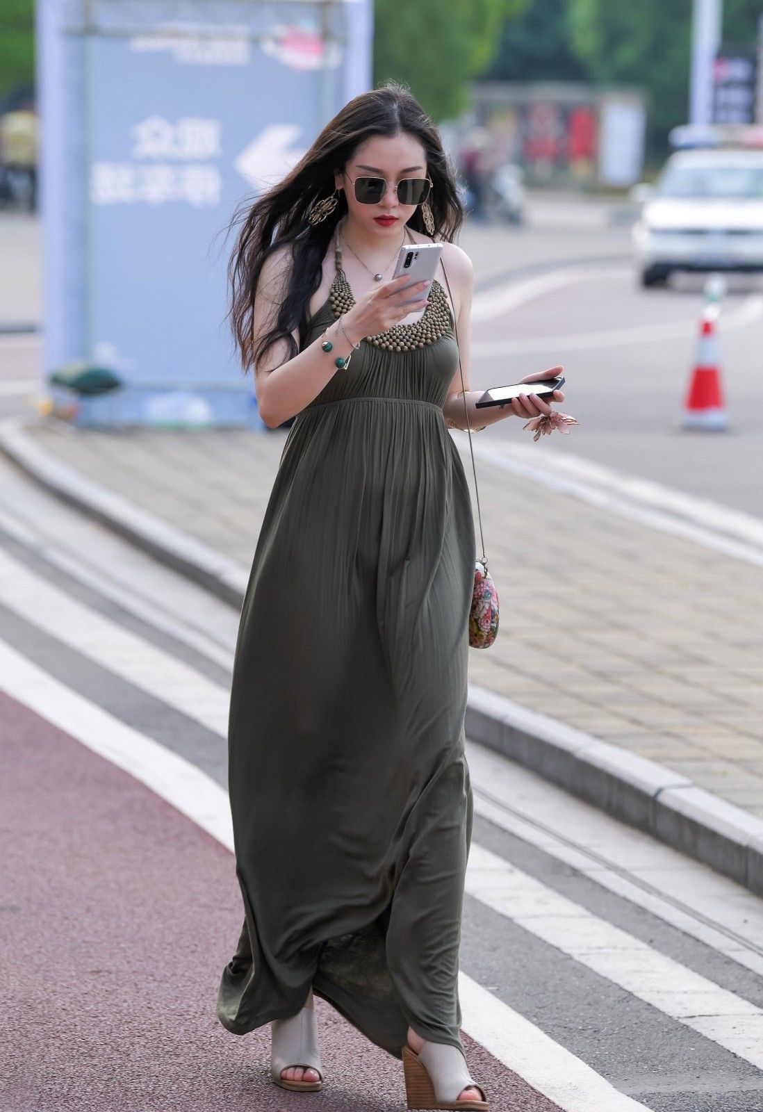 优雅|优雅永不过时!教你用长款连衣裙征服路人的目光,复古又典雅