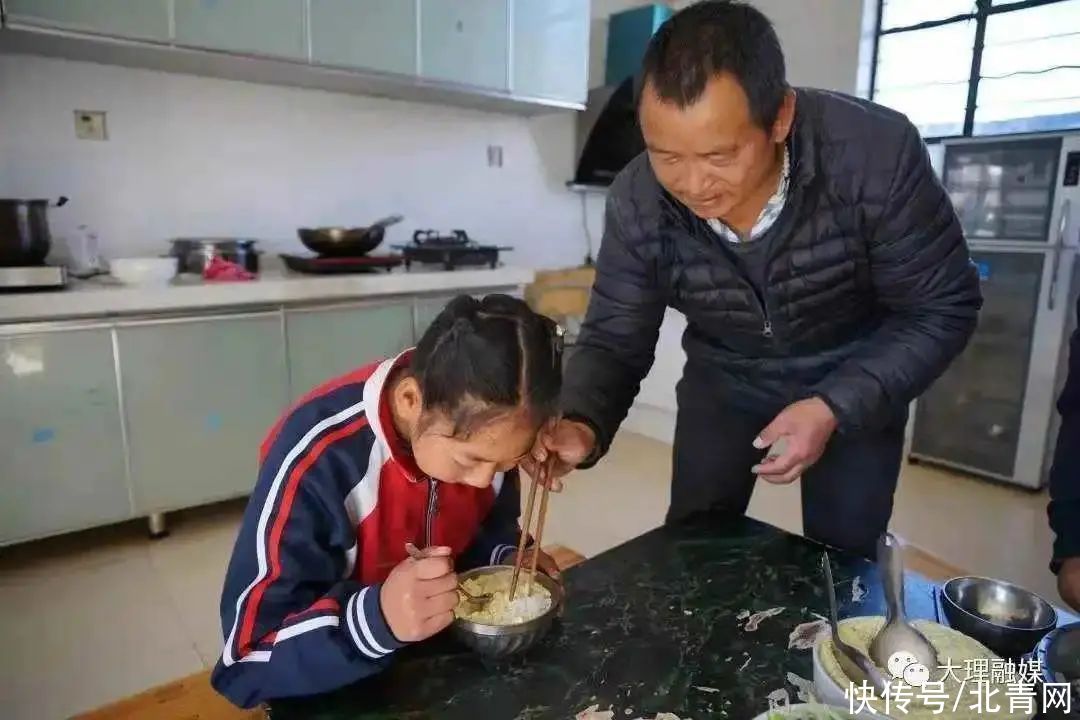 4个学生1个老师！云南深山里有这样一所学校……