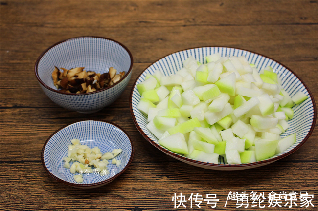 秋天，不妨试试此款焖饭，简单快捷又好吃，增强身体免疫力