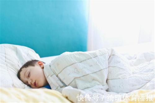 反常|大脑发育好的宝宝,睡觉时常有“反常举动”,只占一个就足够