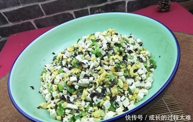 豆腐只需简单一步就能去豆腥味还瓷实，豆腐素包子这样调馅才经典