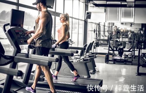 地板|腿部肌肉刺激训练不够,这几个动作,2周帮你明显看到训练效果