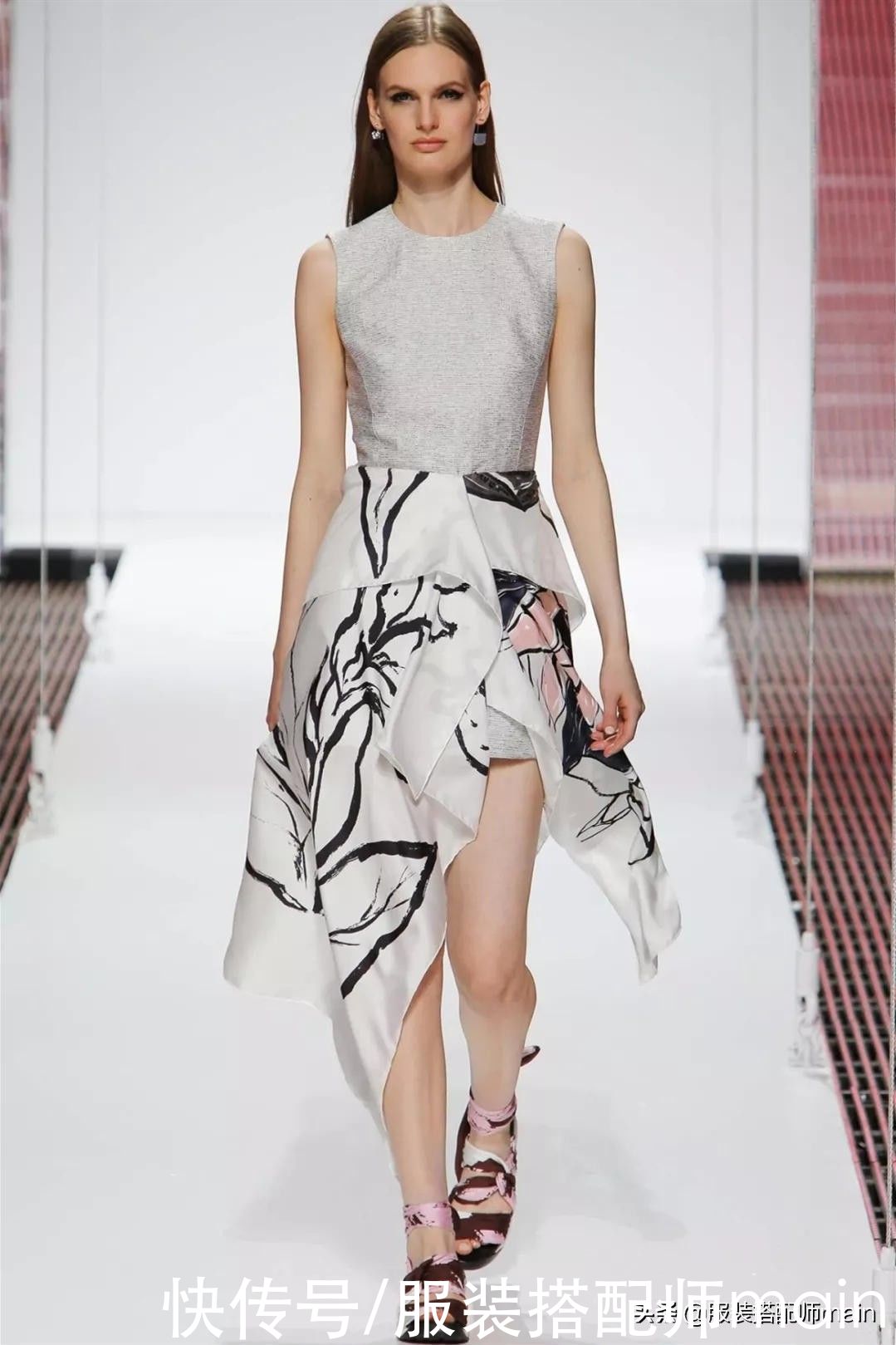 翻倍|丝巾别只会系脖子！掌握这4个技巧，普通人也能气质翻倍