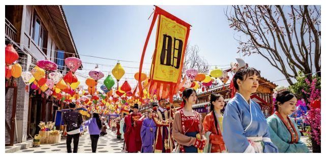 湖北一古镇“未开先火”，耗资80亿占地1500亩，预计今年8月运营