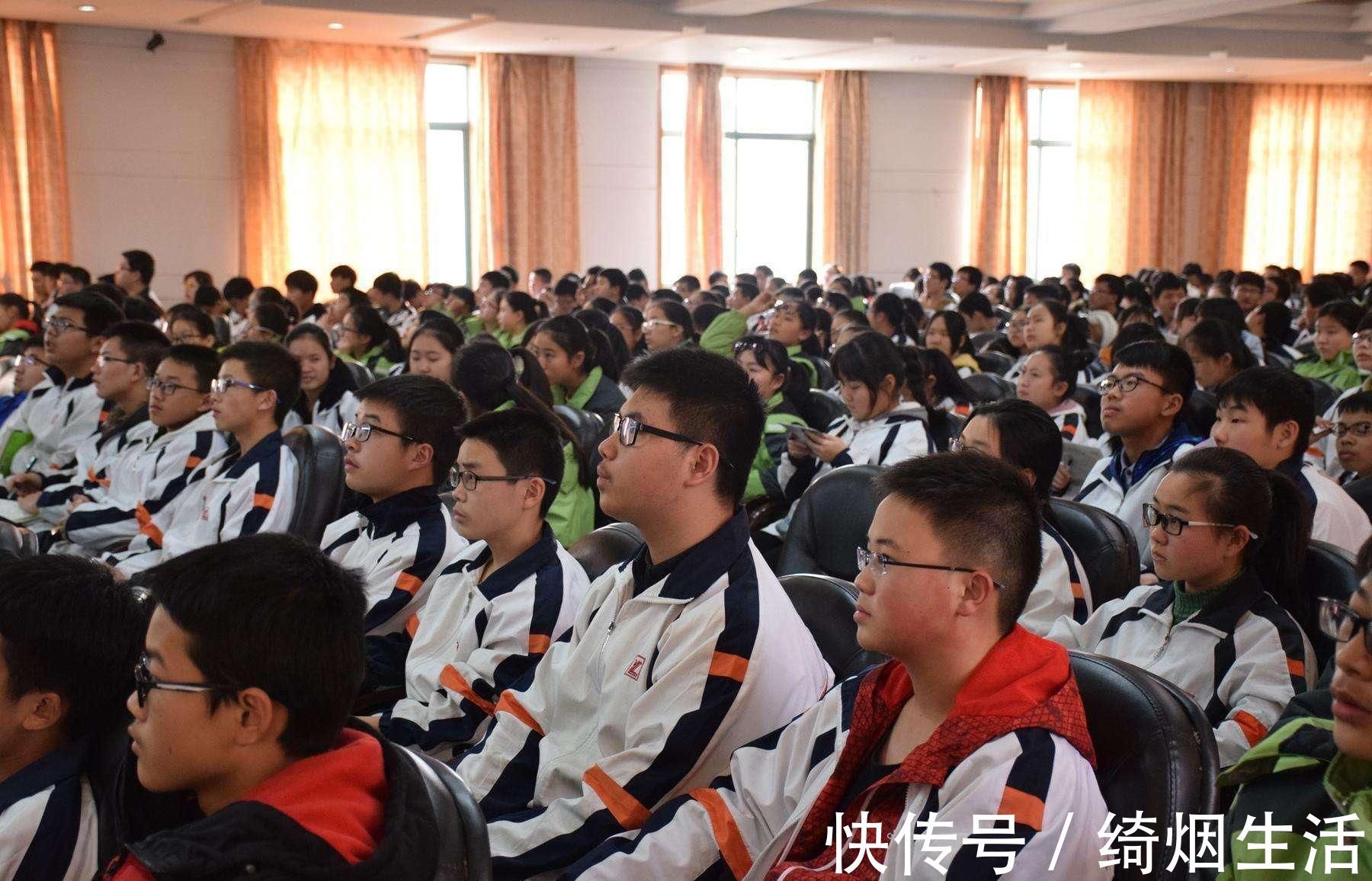 眼睛|又在躺着玩手机?视力越来越差,记住“三动、三吃”,预防近视!