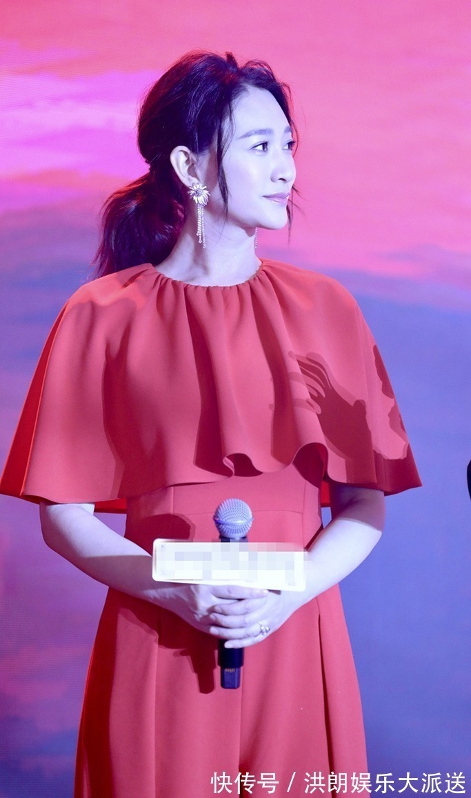 马尾辫 40岁女人头发不要剪太短,4款发型好看又显气质,合适过年用