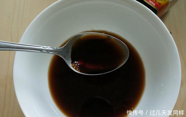 这菜很多人都瞧不上,实际营养高得很,下锅一蒸一酱,美味又下饭