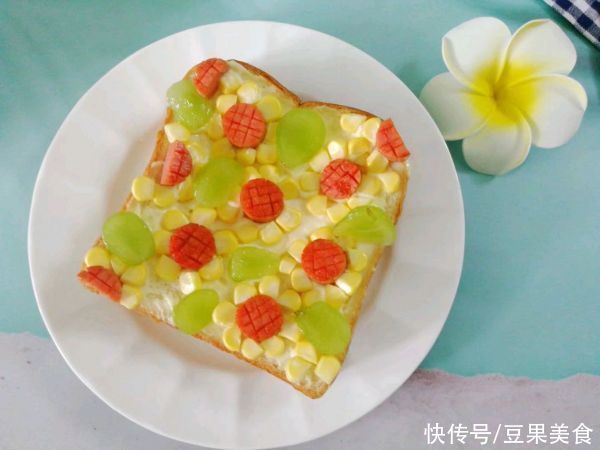 沙拉酱|#一周减脂不重样#秋天颜值爆表的第一片吐司～香肠吐司