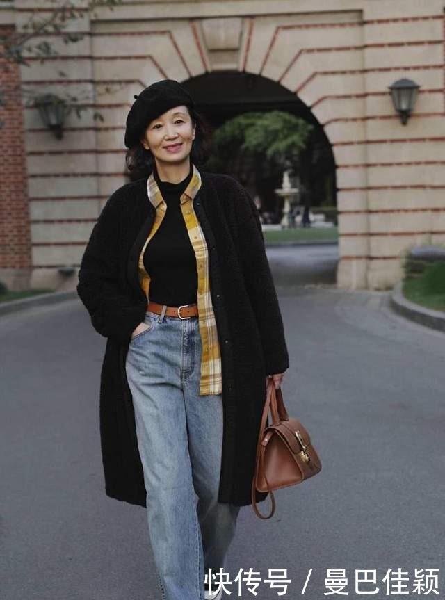 女性|中年女性把小黑裤扔了吧!跟着三木妈妈这样穿,减龄还优雅