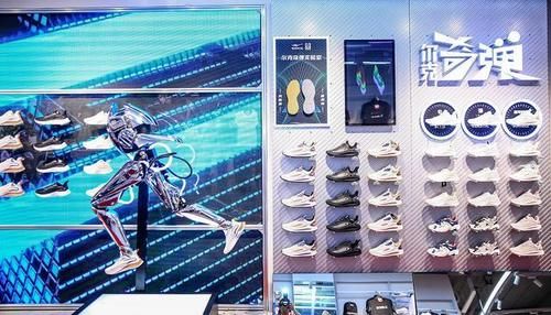 鸿星尔克vs安踏|鸿星尔克VS安踏，“国货品牌”谁更胜一筹？这次我站鸿星尔克