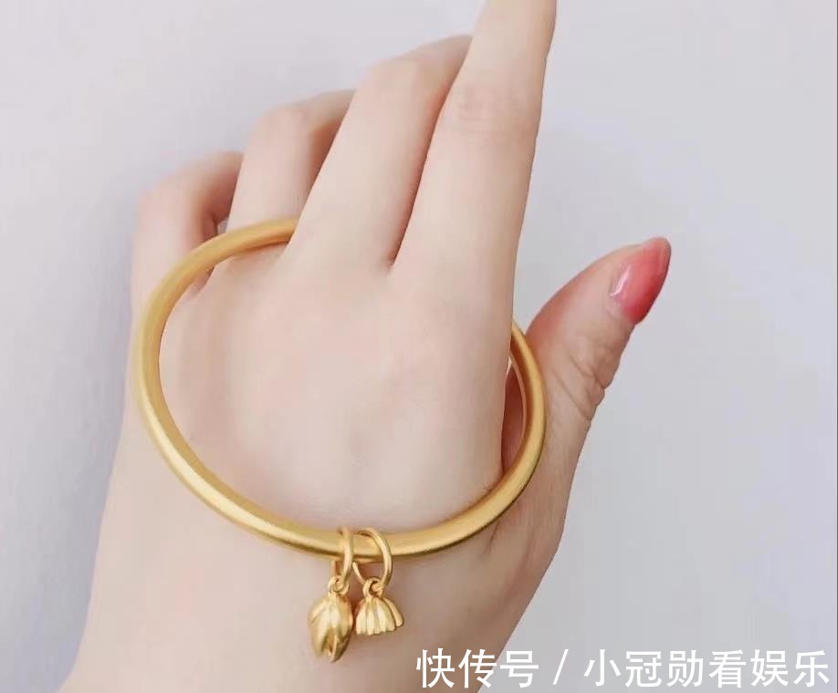 黄金|古法手镯戴久了会变光面吗?很多人都疑惑的问题,一起来看看吧