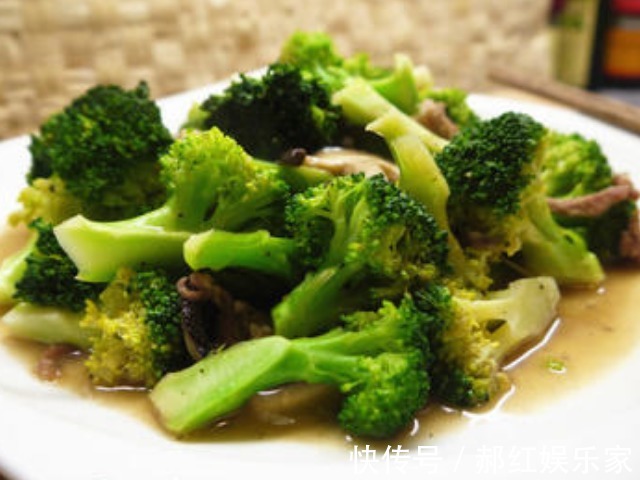 西兰花|中老年人预防痴呆、尿毒症、中风,4道家常菜常吃,降低发病率